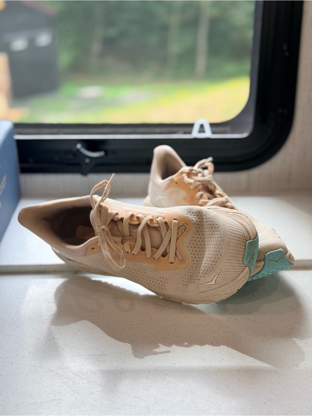 Hoka Arahi 7 Women’s Running Shoes Size 9.5 B Cream Peach
